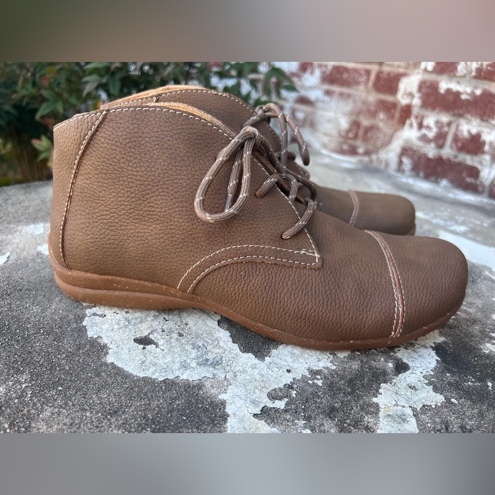 Born Boc Sabelle Ankle Booties Womens 9.5M Brown Faux Leather Lace Up Boots Shoe